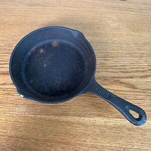 Benjamin & Medwin 8 Inch Cast Iron Skillet Frying Pan Black Round Spouted